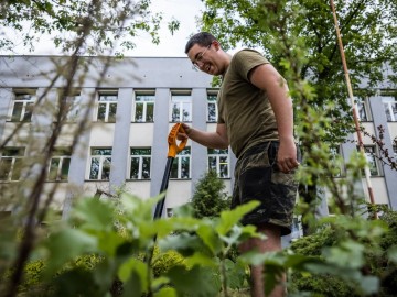 Hotel dla pszczół samotnic w Zespole Szkół Ponadpodstawowych w Przedborzu., 